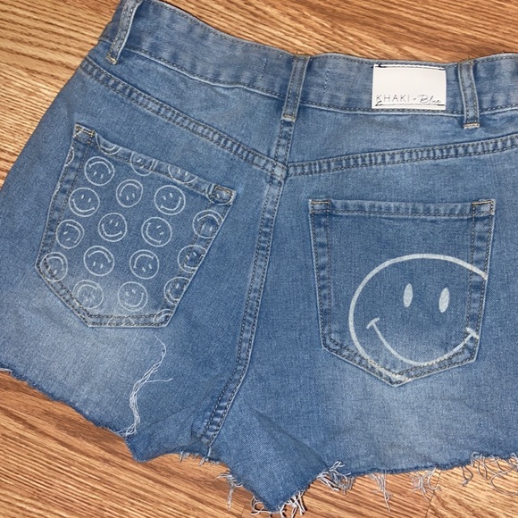 Smiley face shorts - Picture 1 of 4